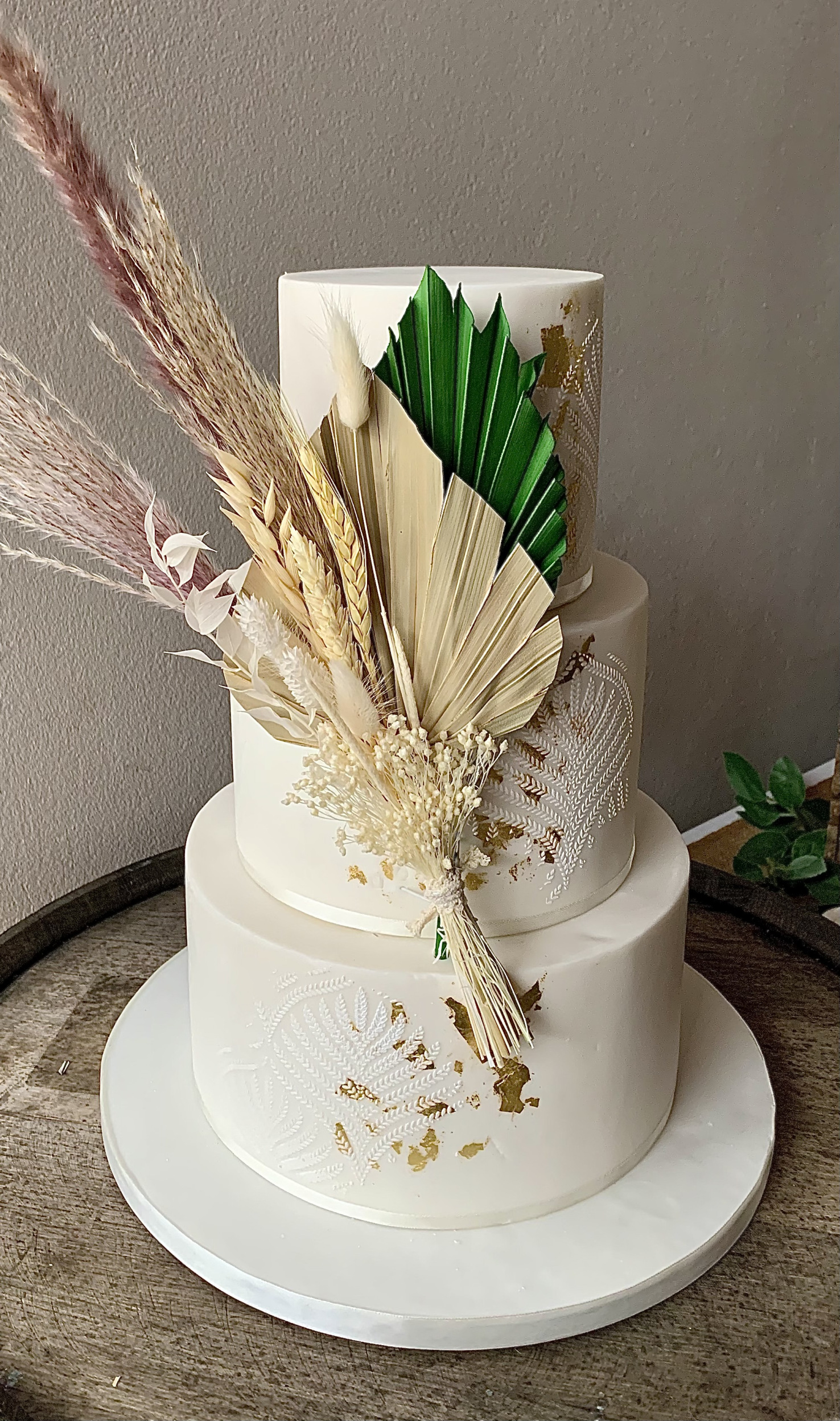 3 tieres boho dried florals cake